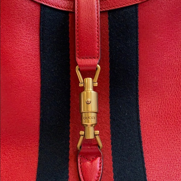 Authentic Gucci handbag with removable wallet. - Picture 6 of 8
